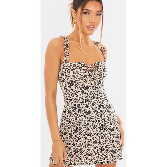 PrettyLittleThing Dresses & Skirts - PrettyLittleThing Floral Ditsy Print Frill Detail Shift Dress